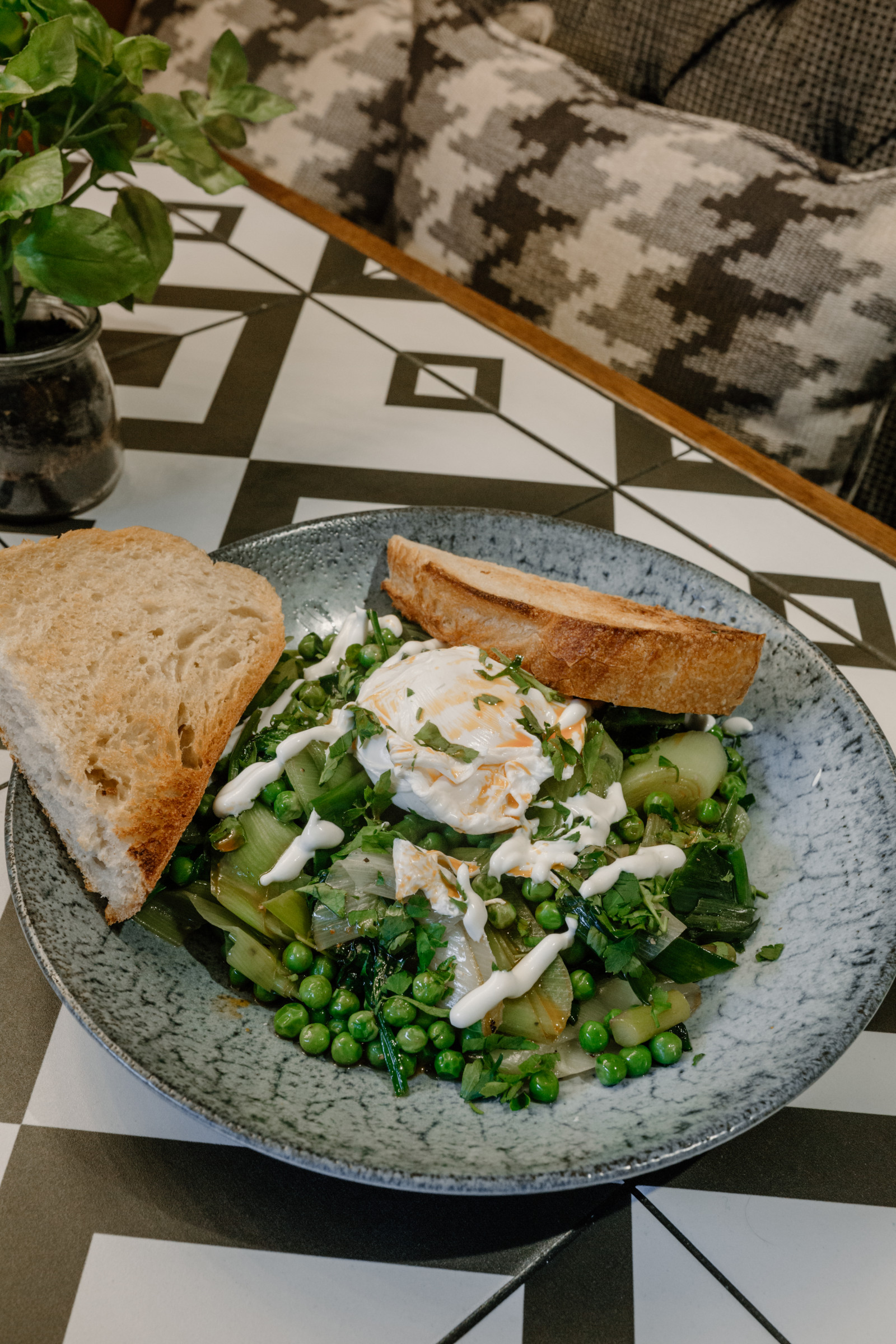 Spring Has Sprung at Poms with our NEW Menu